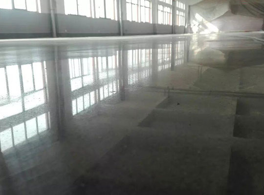 密封固化地坪和環(huán)氧地坪哪個(gè)比較好？